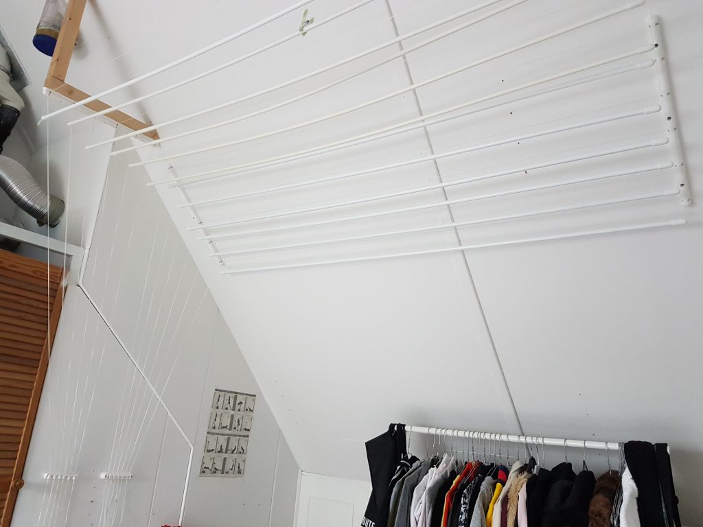 plafonddroogrek op zolder schuin plafond