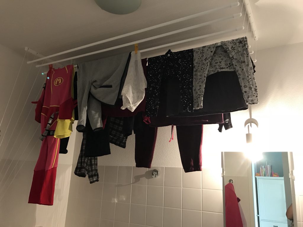 plafonddroogrek 7 stangen in een badkamer
