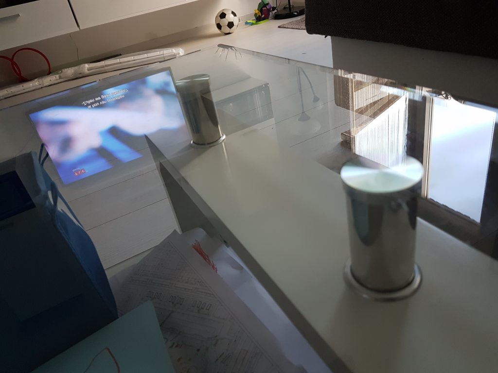 schone glazen salontafel