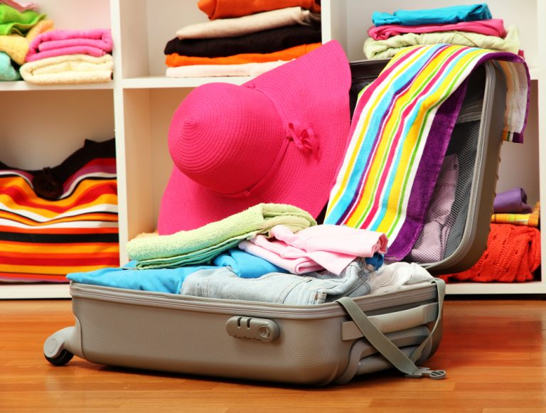 koffer-vol-kleding-plafonddroogrek.nl